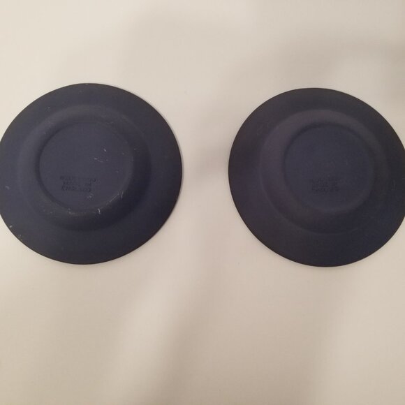 Pair of Vintage Wedgewood 4 3/8" Ashtrays - Picture 2 of 4